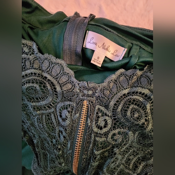 Green asymmetrical dress. - Picture 2 of 4